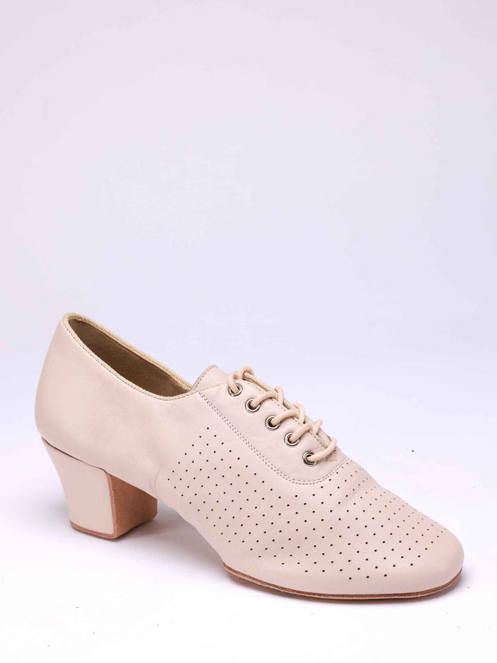 Zapatos de baile latino pour bailarinas professionnelles, modèle Inna, particulièrement adaptées aux enseignantes, talon plat de 4,5 cm, laçage frontal, couleur nue rosé - vue de haut