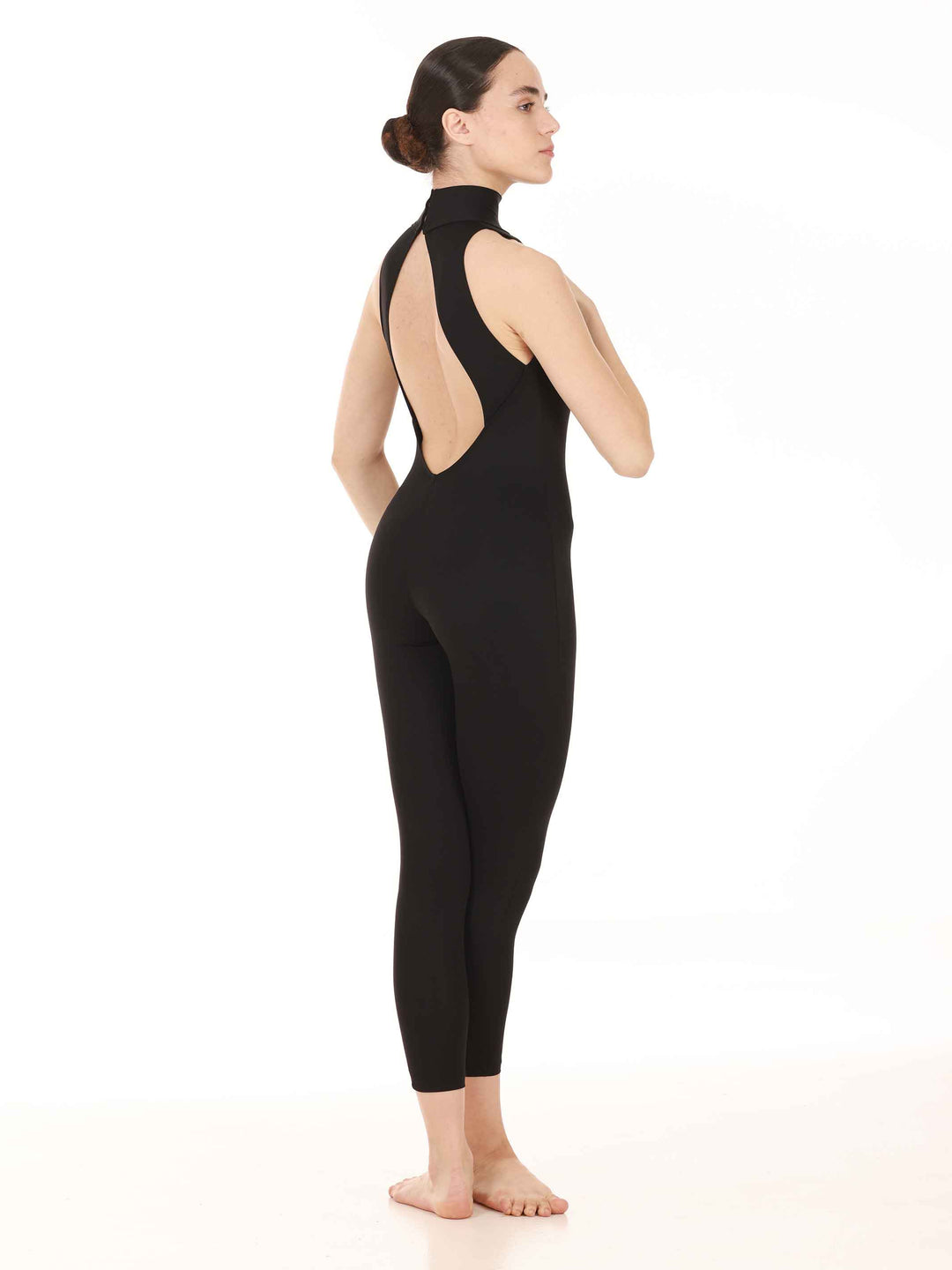 Unitard de danse et yoga para mujer, col halter avec crochets métalliques flexibles, dos ouvert avec deux larges bretelles, coupe legging, couleur negroe, pour un style épuré et moderne - vue de côté