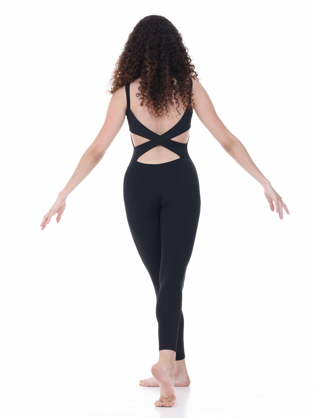 Vue arrière d’une bailarina en unitard negro, dos croisé ouvert – tenue technique de danza contemporánea.