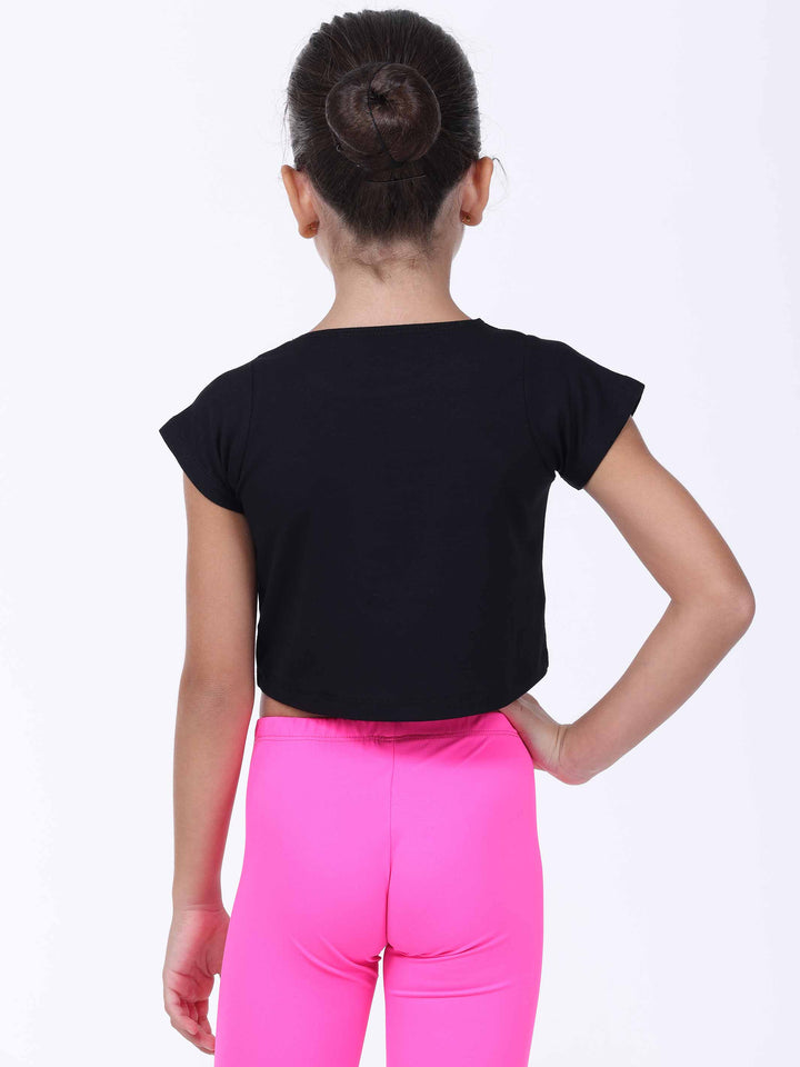 Vue arrière du crop top de danse negro para niña – coupe droite y mangas cortas.