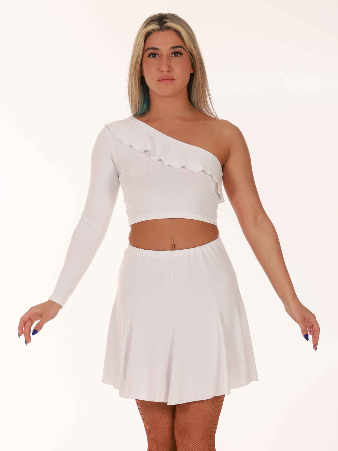 Crop top flouncy pour baile latino mujer, conception asymétrique avec une seule manche, adaptable des deux côtés, coupe ajustadoe et crop, détail volanté du devant à l&