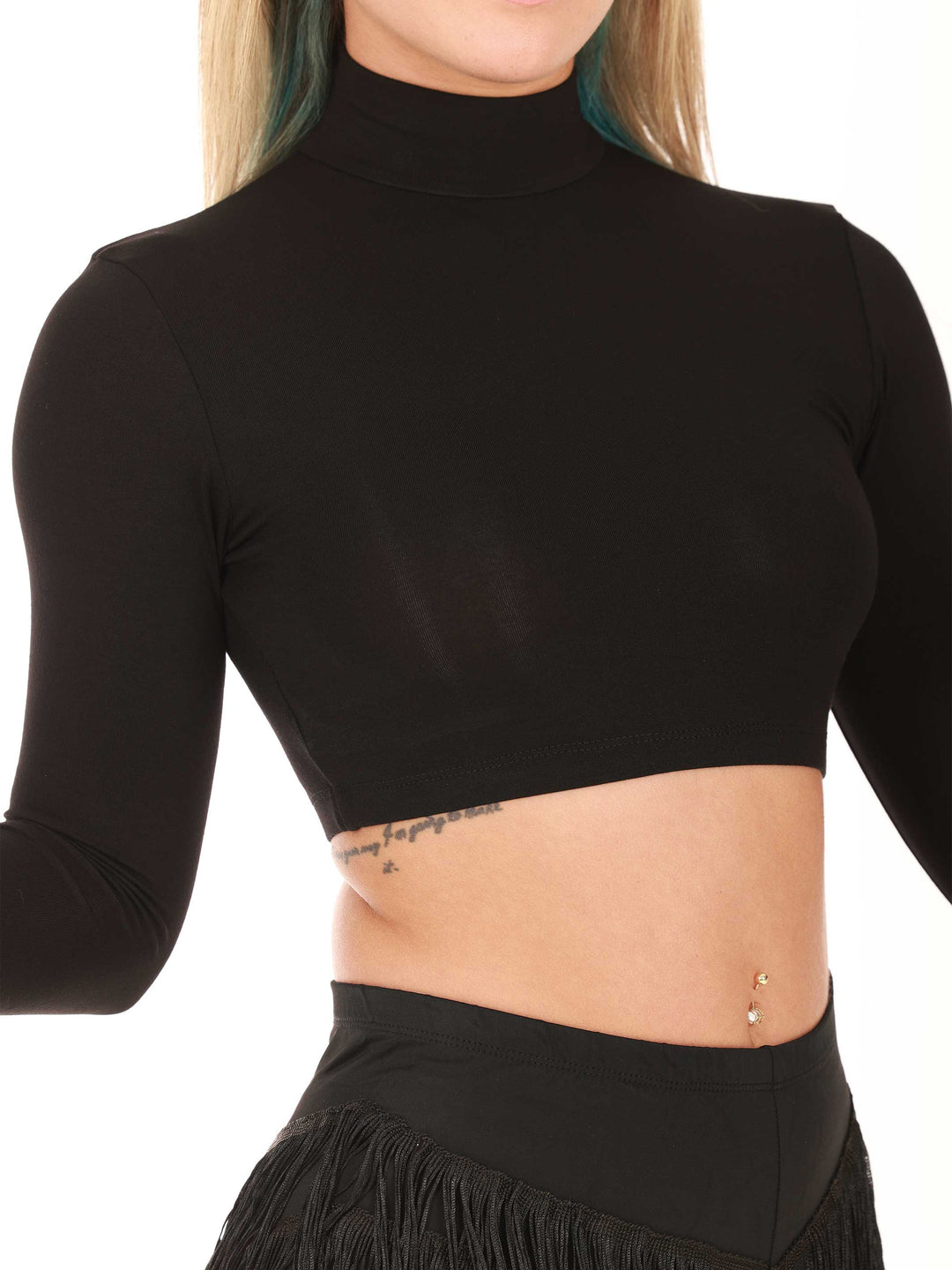 Haut court negro à col montant, coupe ajustadoe et mangas largas – tenue féminine pour baile latino ou moderne.