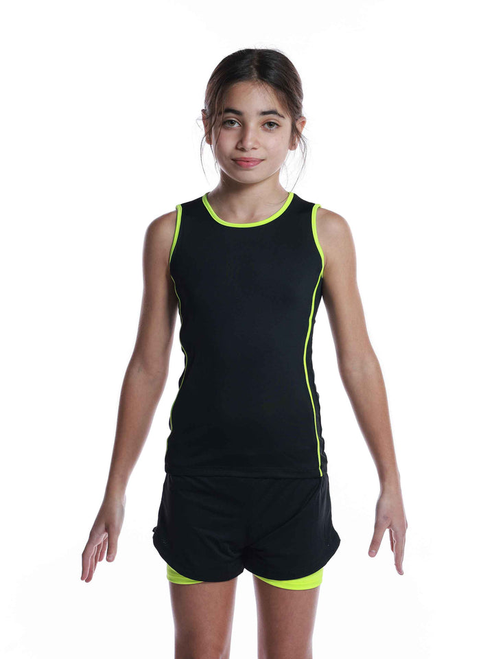 Ensemble de sport perforé negro y amarillo para niñas - vue de face con haut court y short