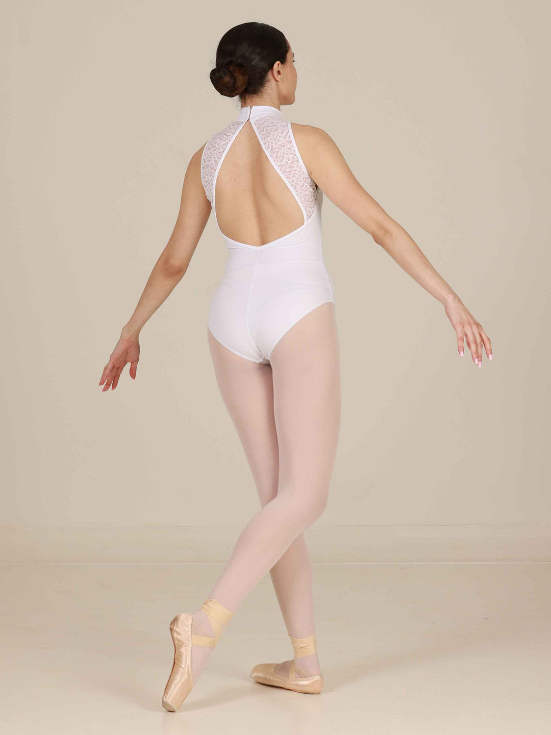Maillots de ballet para mujer, haut col en encaje et espalda abierta, couleur blancohe, elegante et raffiné pour la ballet - vue arrière