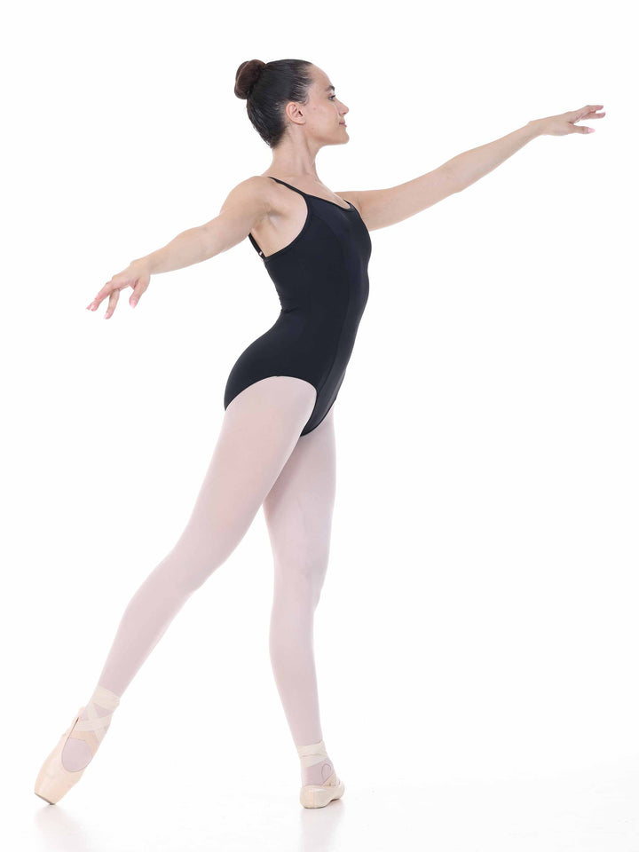 Profil de bailarina en movimiento portant un maillots negro à coutures avant – tenue souple pour studio de danse.