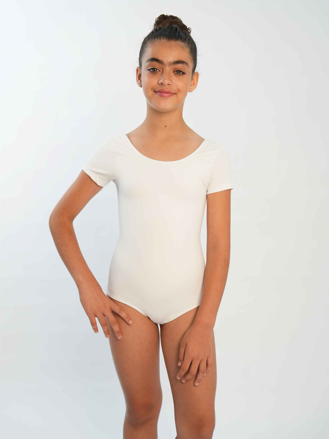 Maillots de ballet à mangas cortas para niña, style classique et sobre, encolure arrondie et dos dégagé, parfait pour les clase quotidiens de ballet et les performances, couleur blanco