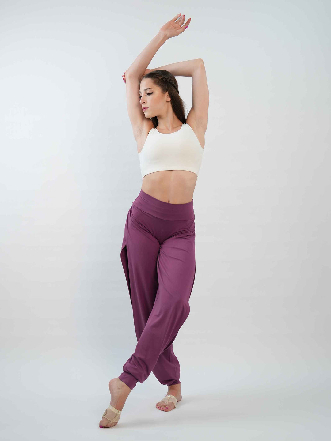Pantalón de Jazz para mujer – coupe ample et fluido, jambes larges et taille haute, idéal pour le yoga, la danza moderna et contemporaine – couleur mauve foncé - vue de face