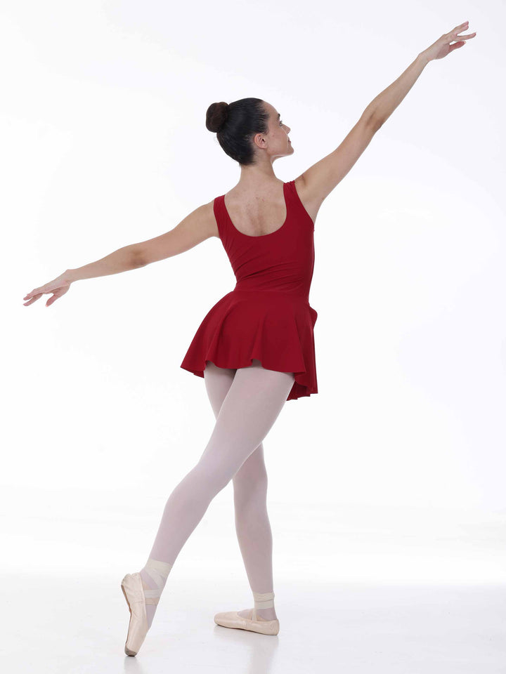 Vue de dos d’une vestido de ballet bordeaux – coupe ajustadoe et falda fluido pour une allure gracieuse.