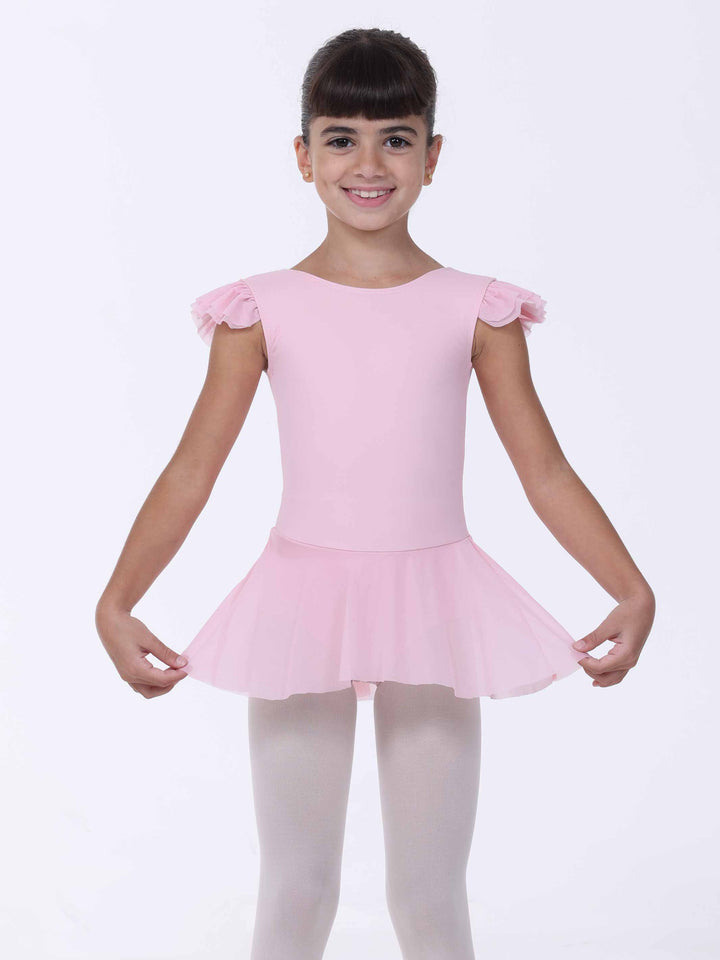 Danseuse en vestido de danse rosa clair – falda légère y épaules ornées de volants.