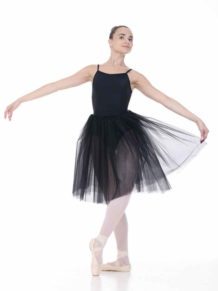 Danseuse en tutu negro mi-long, silhouette gracieuse – tenue de ballet para mujer.