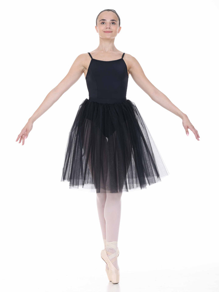 Vue de face d’une ballerine en tutu romantique negro – tenue raffinée pour la escenario et les clase.